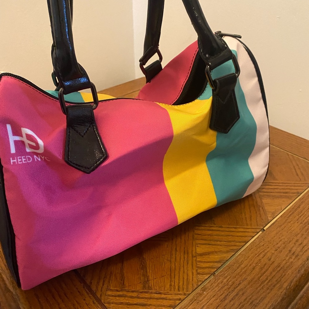 Designer bag new and unworn. Multicolor.